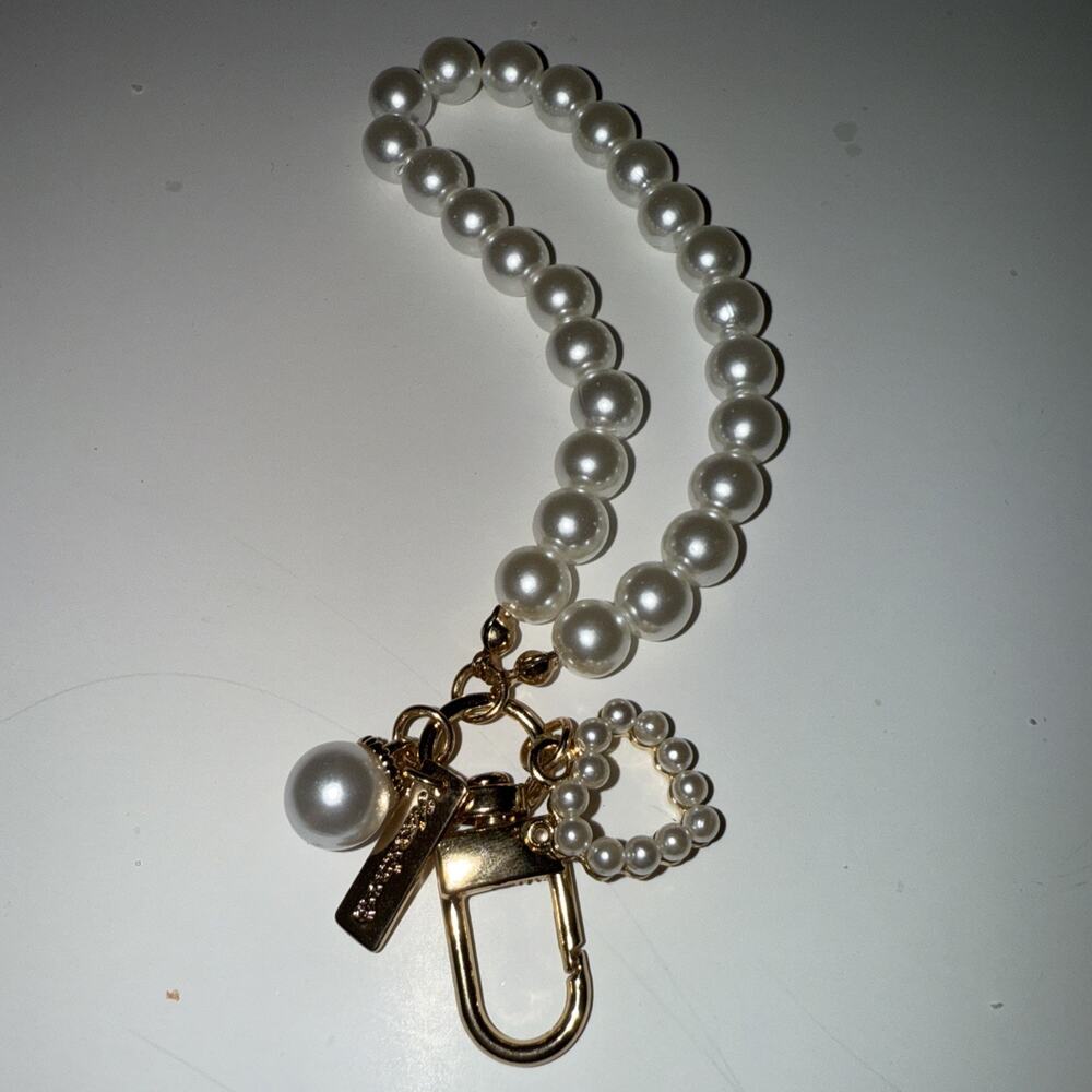 NWT Fashionable Faux Pearl Wrist Keychain With Heart Charm